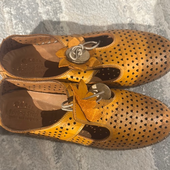 Spring Step Women’s Perforated Tan Shoes - Picture 1 of 6